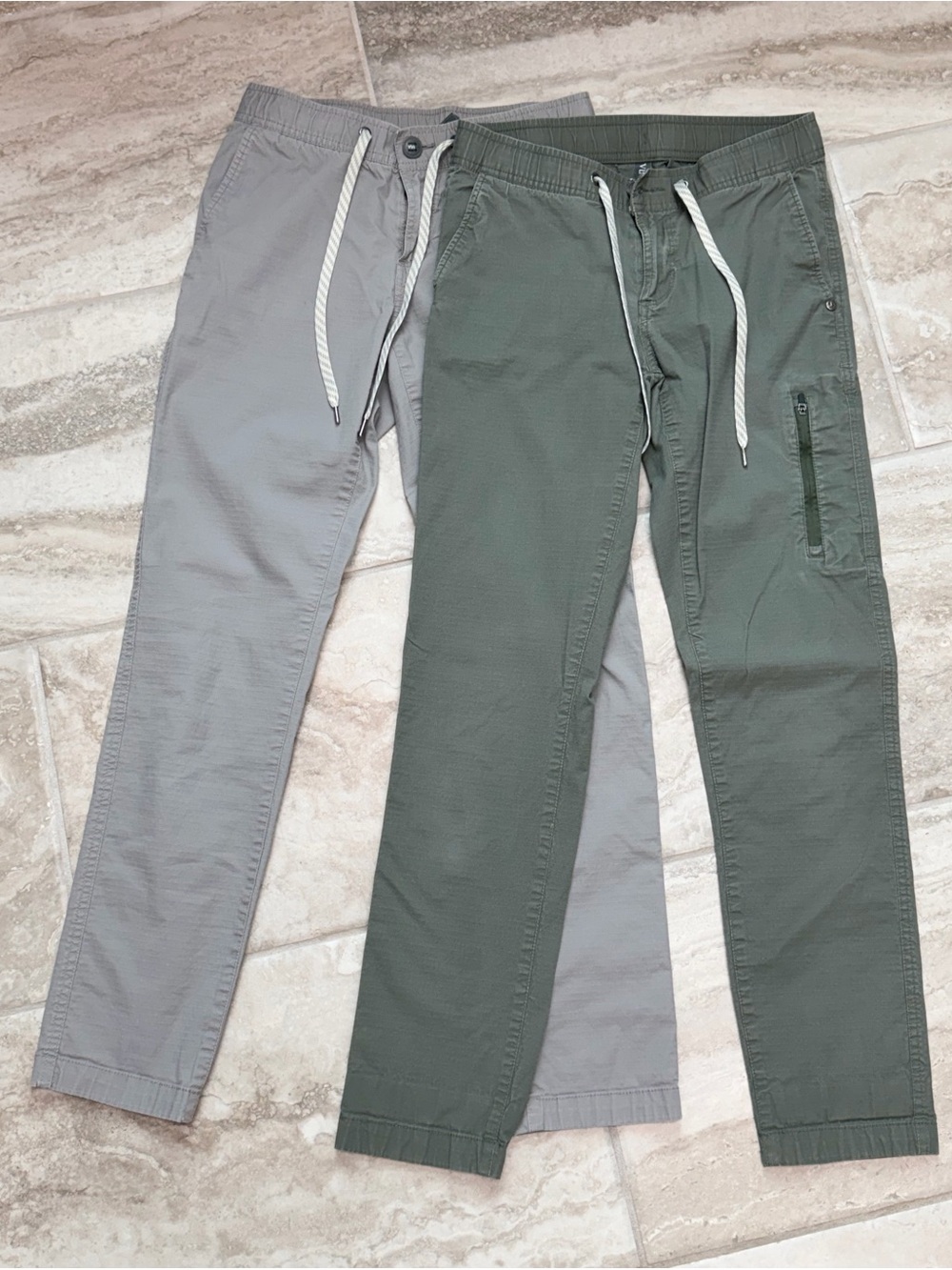 Vuori Two-Tone Drawstring Joggers in Gray and Olive